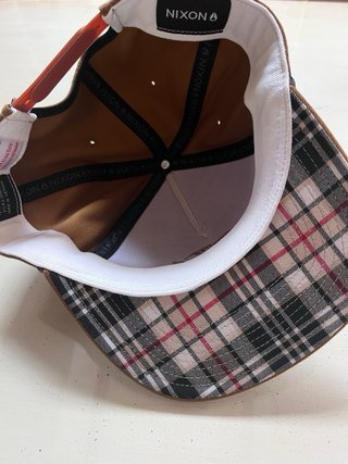 Gorra Nixon Worldwide Marrón