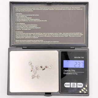 Pendiente de oro blanco de 18k circonitas, 2.37 g.