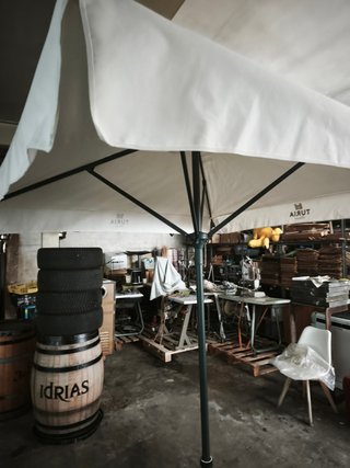 Sombrilla profesional TURIA 2,5x2,5m con pie