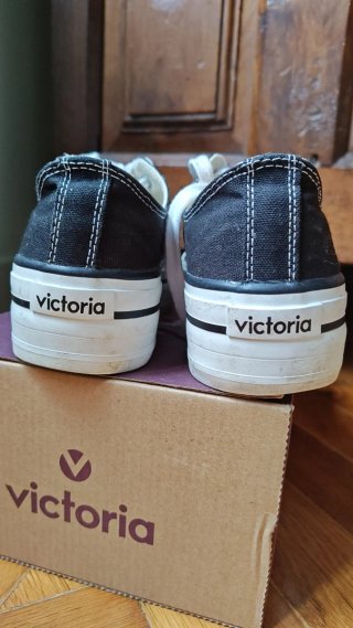 55€ Zapatillas Victoria 061100 Negro