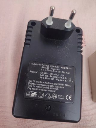 Cargadores Baterías Tronic y Hama