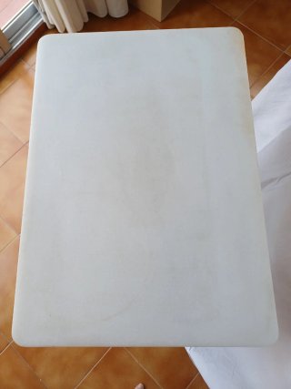 Mesa Singer con parte superior de mármol blanco