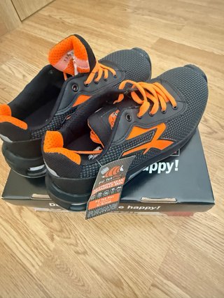 Zapatos de seguridad U-Power negros y naranjas