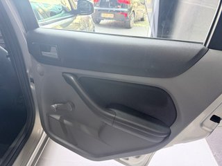 Ford Focus 1.8 Flexifuel ( 79.859 kms ) ETq C