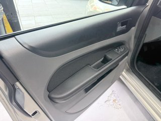 Ford Focus 1.8 Flexifuel ( 79.859 kms ) ETq C