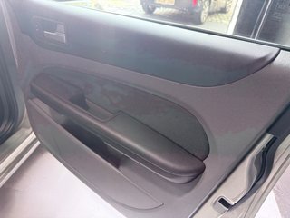 Ford Focus 1.8 Flexifuel ( 79.859 kms ) ETq C