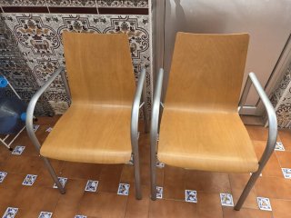 Mesa de comedor de madera y metal
