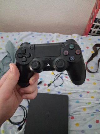 PS4 Slim Nero 500G espandibile + Controller