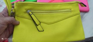 Carteras de mano fluorescentes muy veraniegas 3'50