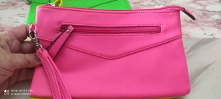 Carteras de mano fluorescentes muy veraniegas 3'50