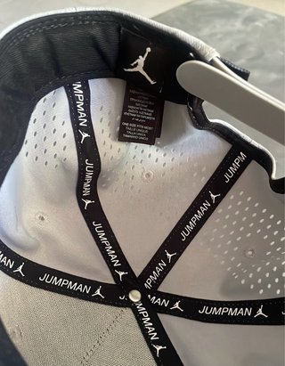 2 Cappelli Originali Jordan e Nike