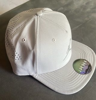 2 Cappelli Originali Jordan e Nike