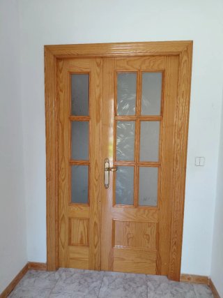 Puerta madera haya con cristal