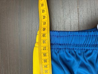 Pantalón corto infantil azul y amarillo