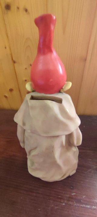 Hucha duende con espada