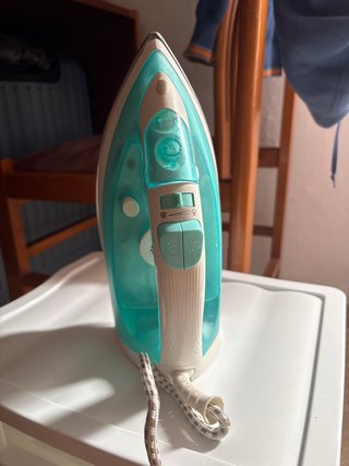 Plancha de vapor azul y blanca