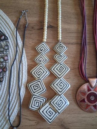 Set di 9 collane