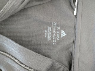Sudadera Levi's niño Talla S y sudadera Adidas.