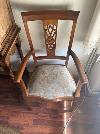 Conjunto de 12 sillas de madera con tapizado