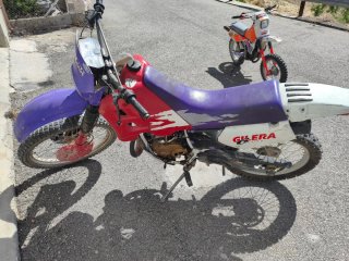 Moto Gilera Enduro/Motocross Morado/Rojo