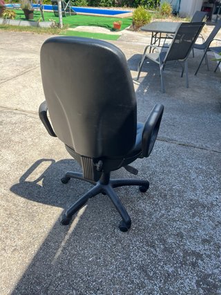Silla de escritorio reclinable negra