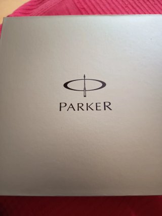 Elegante astuccio con due penne stilografiche Parker nuove