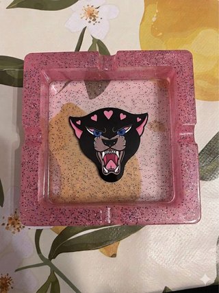 Cenicero Rosa Brillante con Pantera Negra