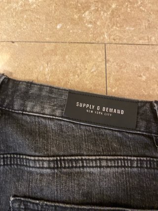 Pantalones vaqueros negros Supply & Demand