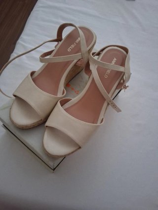Sandalias cuña Anna Field
