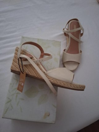 Sandalias cuña Anna Field