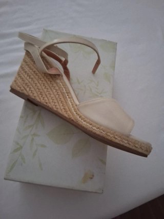 Sandalias cuña Anna Field