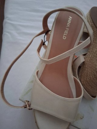 Sandalias cuña Anna Field
