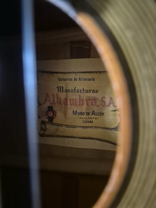 Guitarra Alhambra Clásica Roja