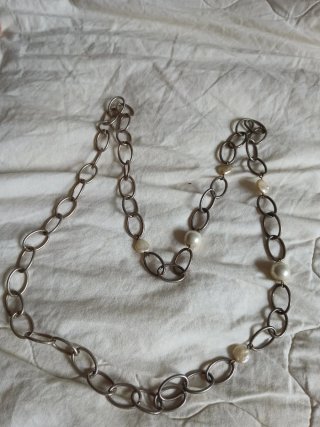 Collezione di collane antiche in vari stili