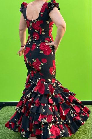 Traje de flamenca negro y rojo talla 38