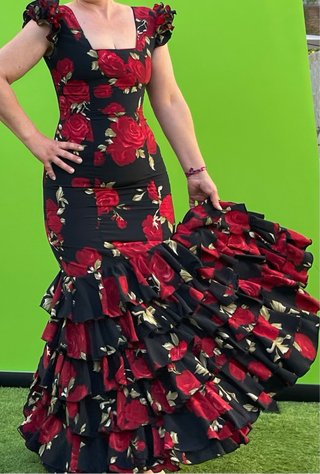 Traje de flamenca negro y rojo talla 38