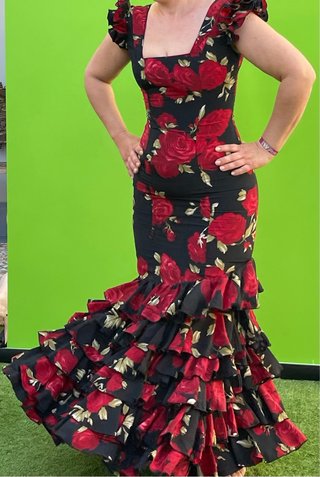 Traje de flamenca negro y rojo talla 38