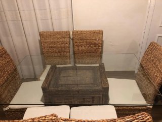 Mesa de comedor colonial cristal y mimbre