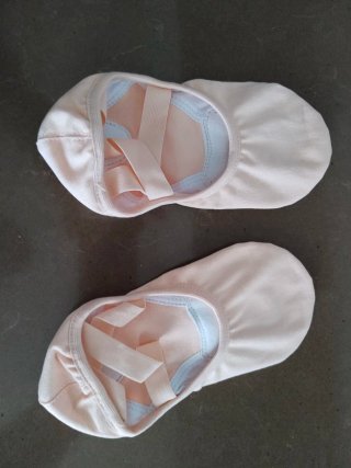 Zapatillas de ballet color rosa y beige