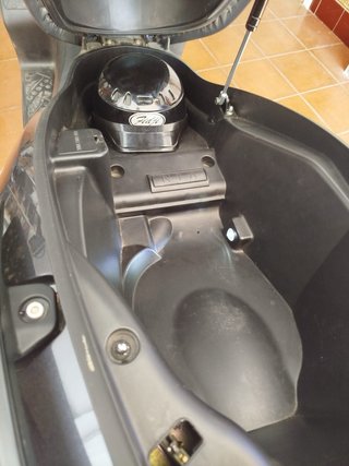 Kymco Superdink 350.   7.000 km