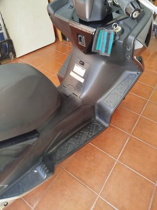 Kymco Superdink 350.   7.000 km