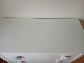 Cómoda blanca con tiradores infantiles