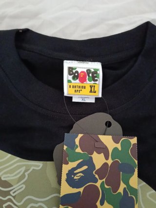 Camiseta BAPE Negra Talla XL con etiqueta.