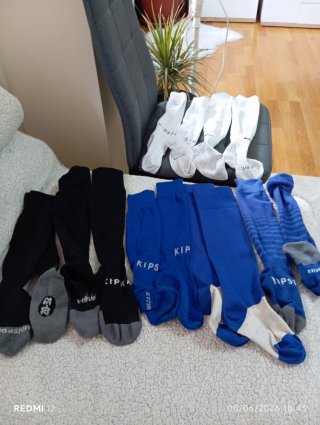 Calcetines deportivos blancos, azules y negras