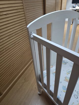 Cuna Micuna blanca, ruedas - precio negociable!