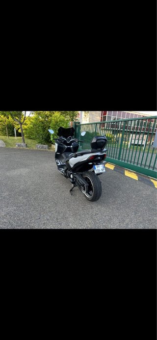 Yamaha TMAX DX 560 Maxi Scooter