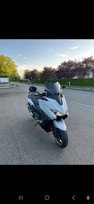 Yamaha TMAX DX 560 Maxi Scooter