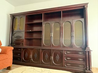 Regalo Mueble de madera con vitrinas y cajones
