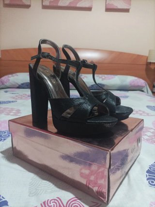 Sandalias tacón fiesta negras brillantes 38