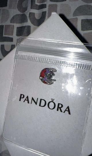Charm Pandora Luna Roja y Morada
